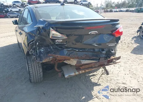 2013 Ford Focus Titanium z USA, uszkodzony, nr VIN 1FADP3J23DL233377